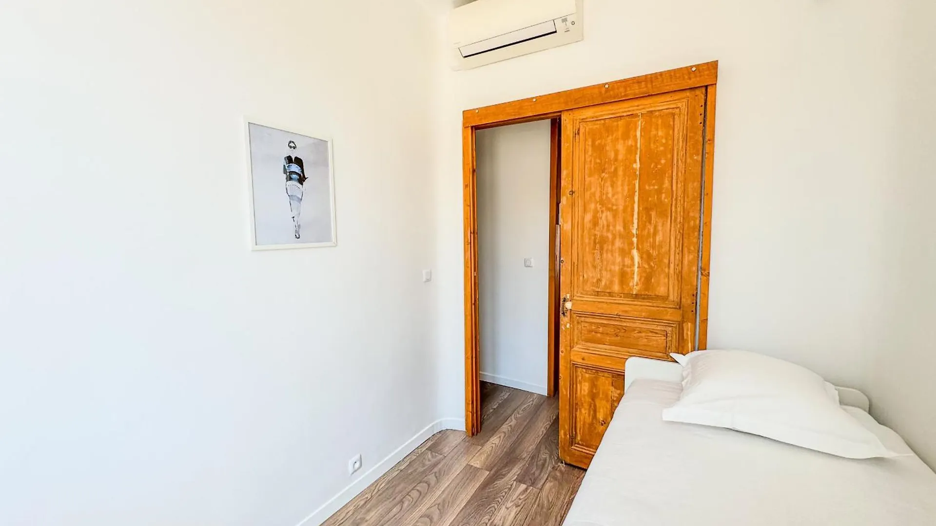 Forville Suquet View Cannes 0*,  France
